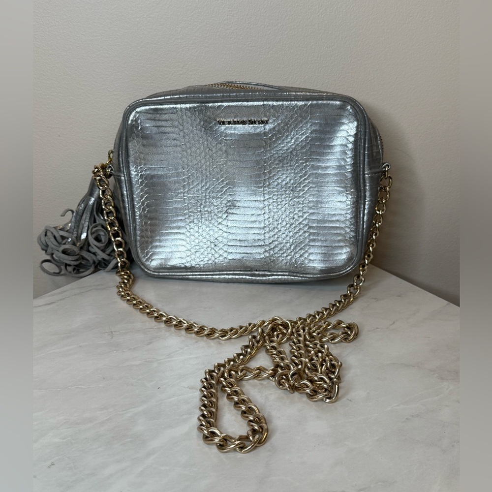 🔥Victoria’s Secret Metallic Silver Bag with Gold Chain Faux Snakeskin Embossed🔥